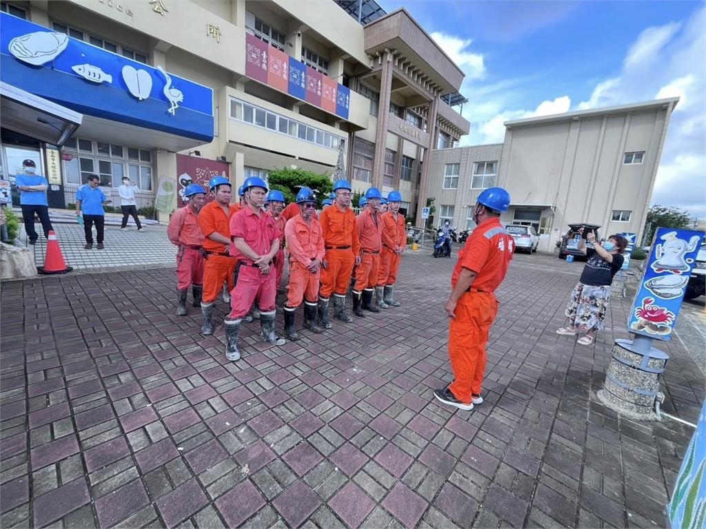 拋磚引玉！白冰冰力讚工程董事長劉亦亮熱心助災