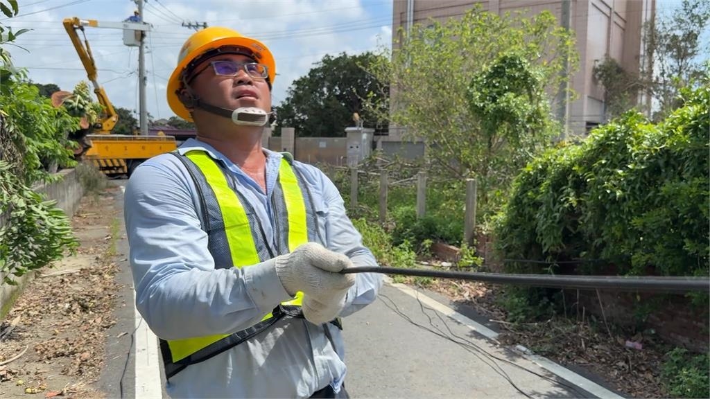 7天沒見孩!台電爸爸搶修電力 孩衝現場探班 加油打氣