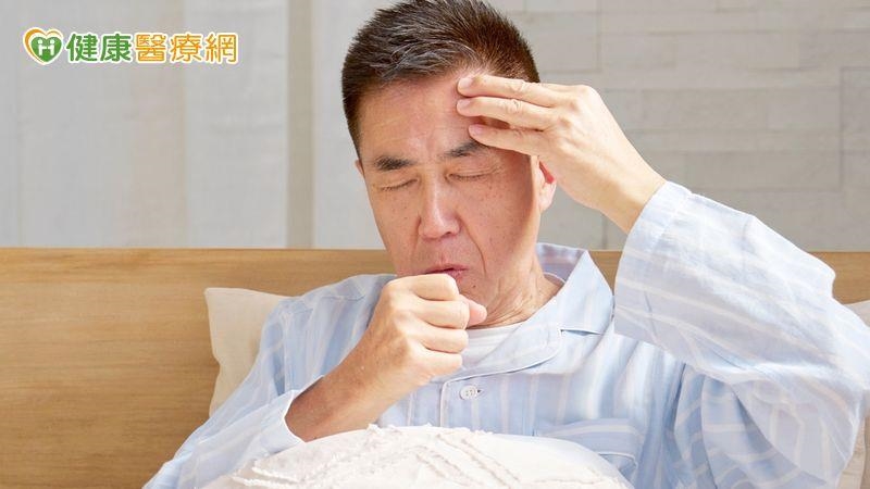 76歲男「以為小感冒」竟是新冠！　醫示警：無明顯重症也不能大意