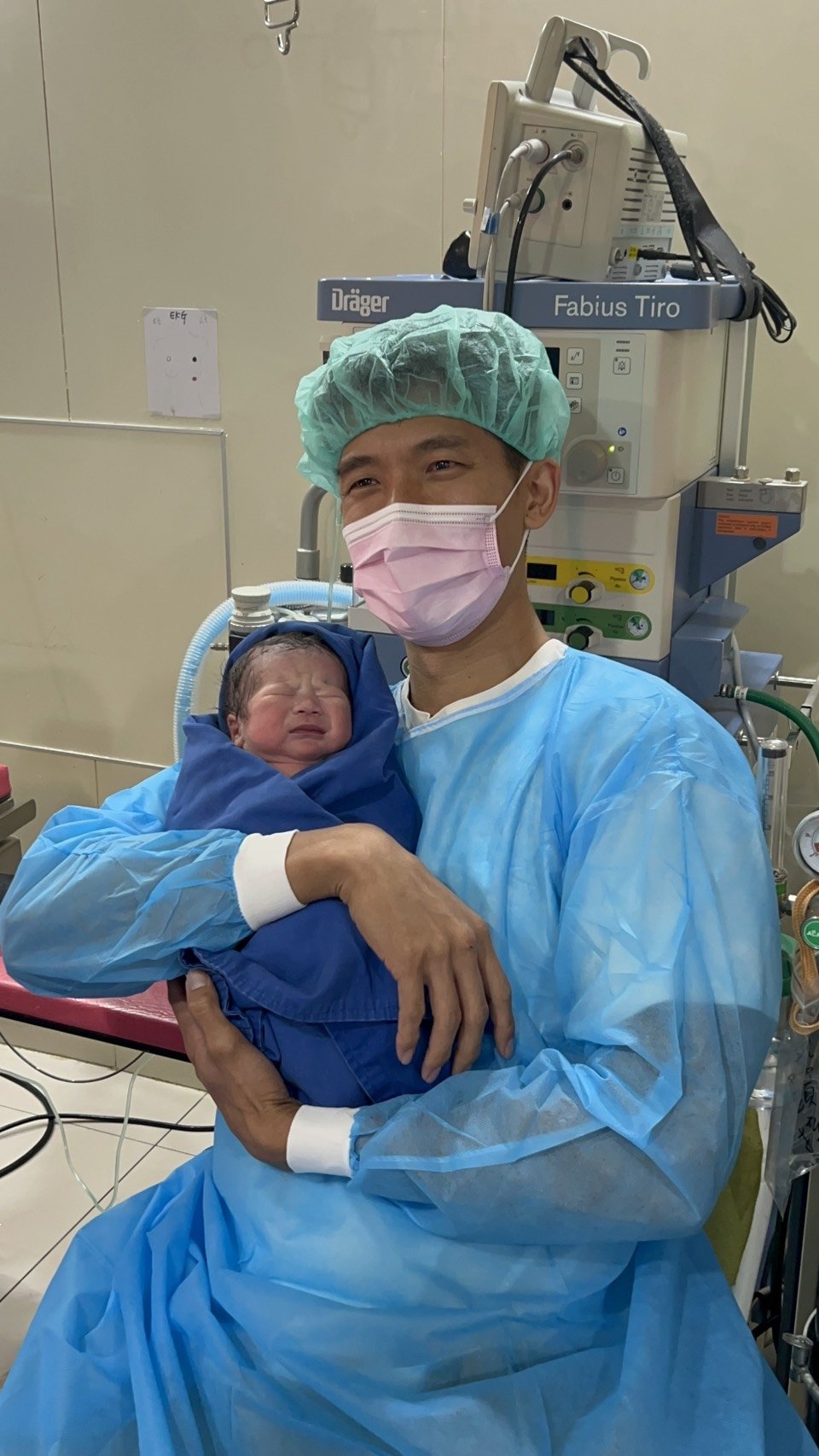 恭喜蔡允潔生二胎了!剖腹產「僅花5分鐘」平安誕下兒子「小福寶」