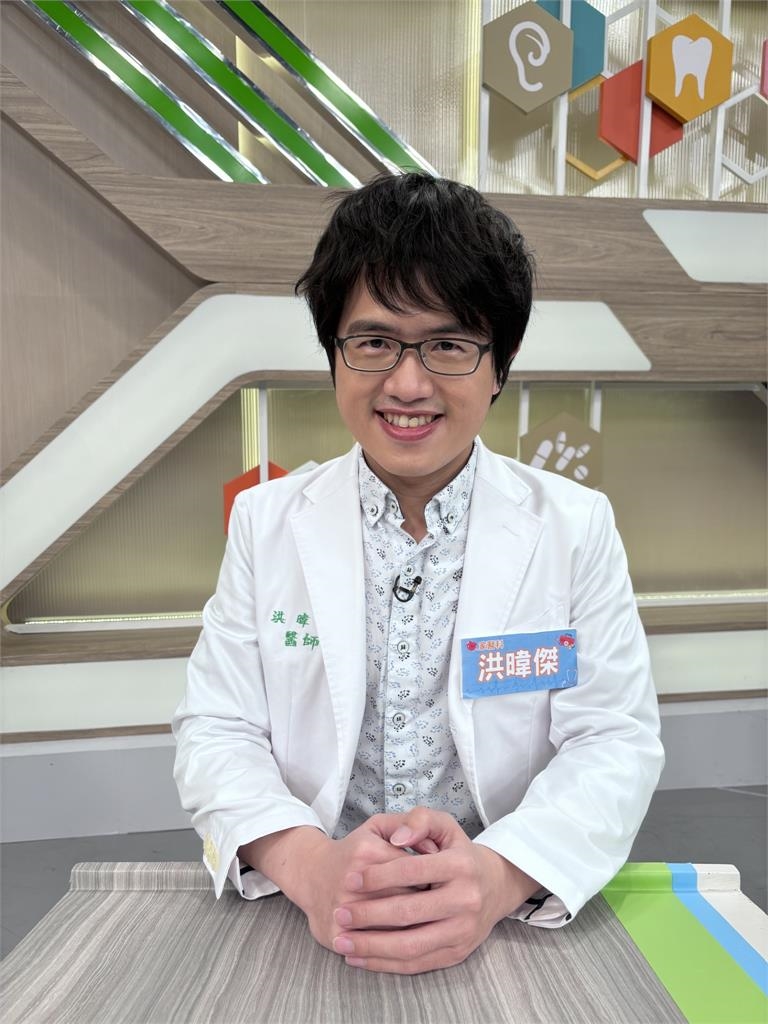 「白色口罩傷害視力」是真假？《醫學大聯盟》醫師專業解答