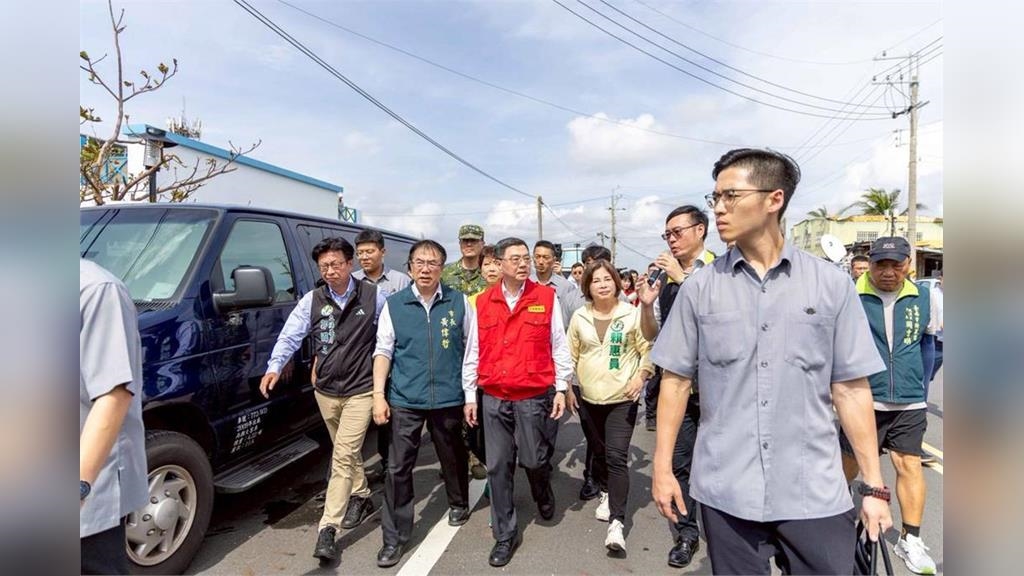 重建七股防線，黃偉哲請求卓榮泰支持復育沙洲與排水整治