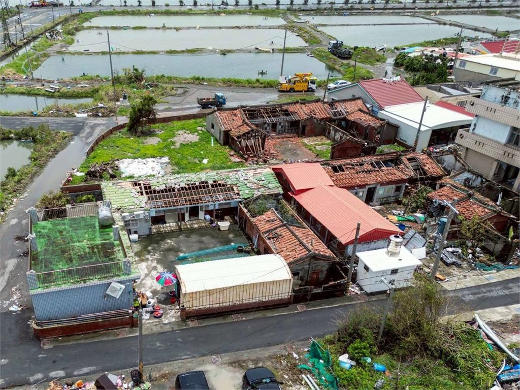 重建七股防線,黃偉哲請求卓榮泰支持復育沙洲與排水整治