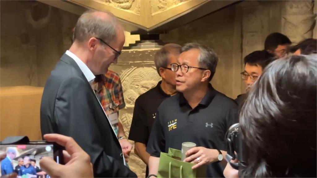 鄭英耀赴德考察世大運 副主教為台祈福:維持自由和平