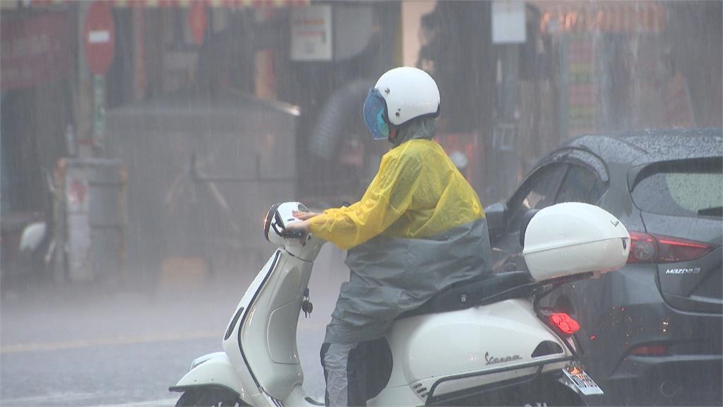 雷雨交加！15縣市豪大雨特報　氣象署示警「這7溪流」恐暴漲