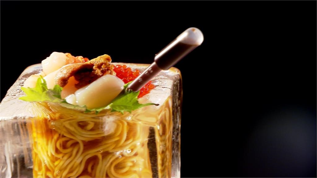 冰磚冷麵!柴魚高湯襯托海鮮甘甜 冰鎮拉麵口感更Q彈