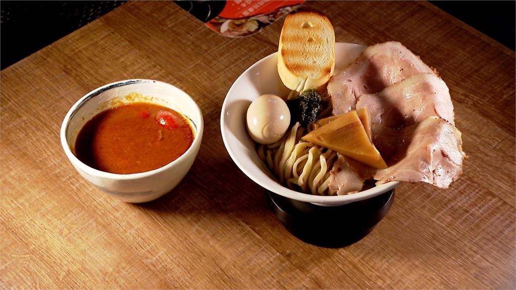 冰磚冷麵!柴魚高湯襯托海鮮甘甜 冰鎮拉麵口感更Q彈