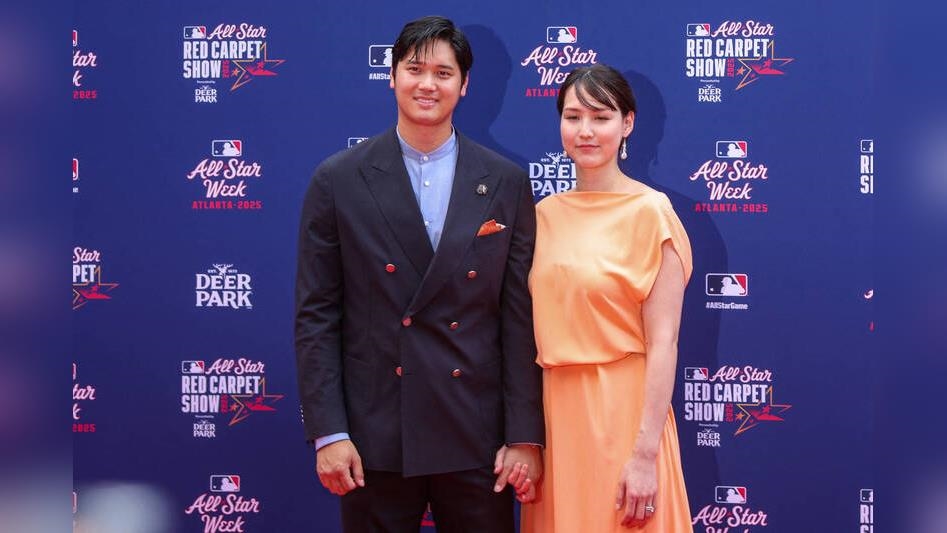 MLB(影)／大谷愛妻真美子產後首度現身！甜蜜牽手橙色禮服仙氣逼人