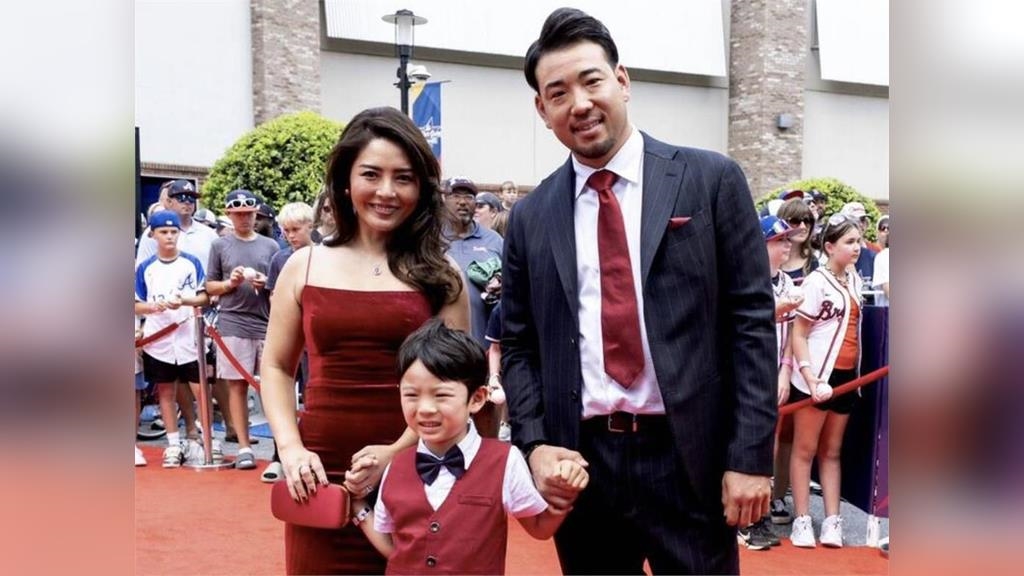 MLB(影)／超正！菊池雄星主播老婆深津瑠美  紅色禮服現身驚豔四座