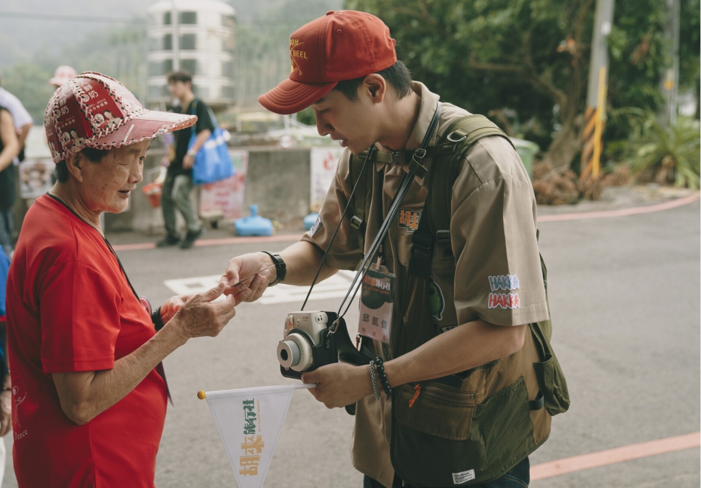 胡瓜開旅行社首度成團 帶銀髮族出遊「驚爆失控」小禎崩潰了