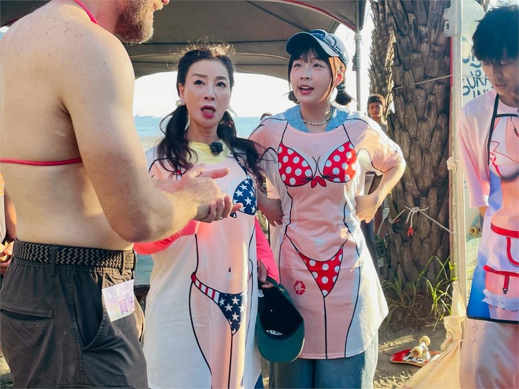 《綜藝新時代》美酒喝到飽拚了!楊繡惠跟籃籃借比基尼大秀好身材