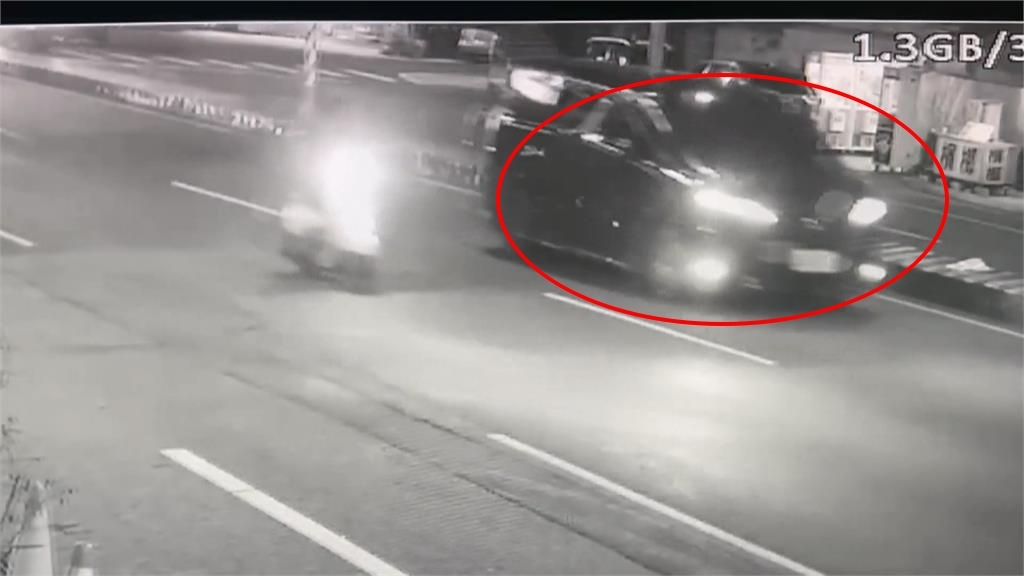 鳳梨遭騎士連開12槍!「前女友」罔腰無視發自拍照喊:今天是開心的日子