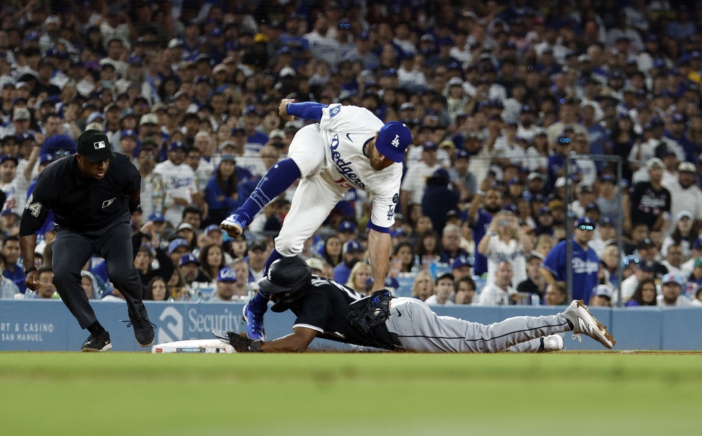 MLB/道奇三壘手孟西這一撞麻煩大了!總教頭表示今年球季可能無法回歸