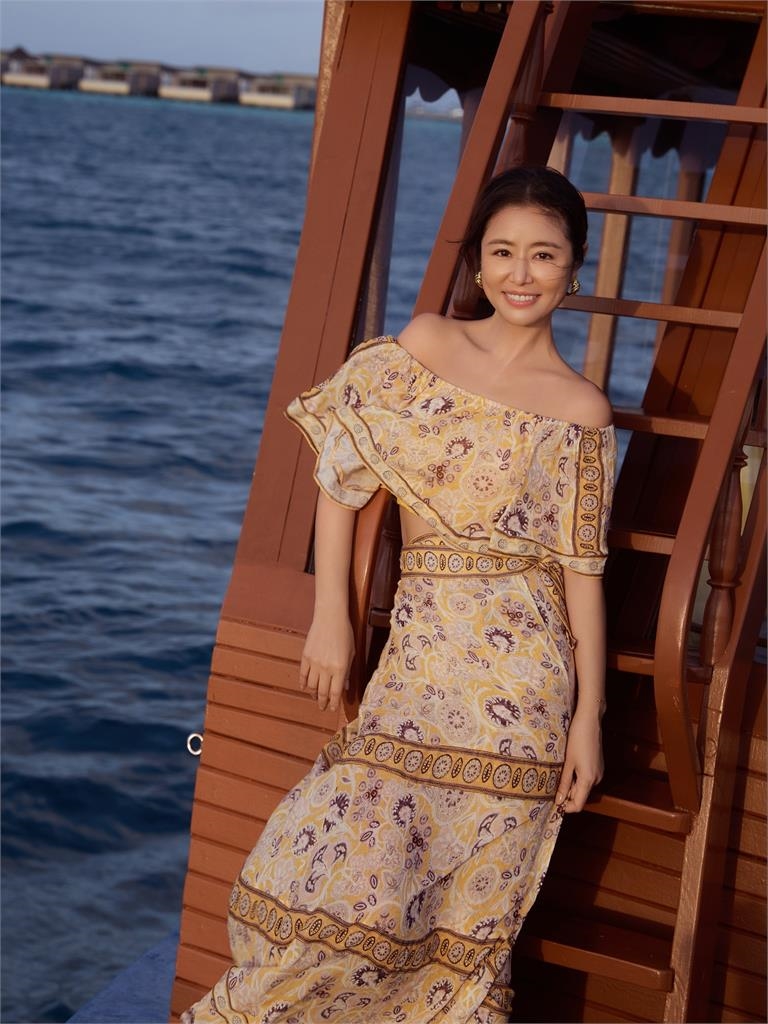 49歲凍齡女神林心如海上美照曝光　造型美翻粉絲「像極了25歲的少女」