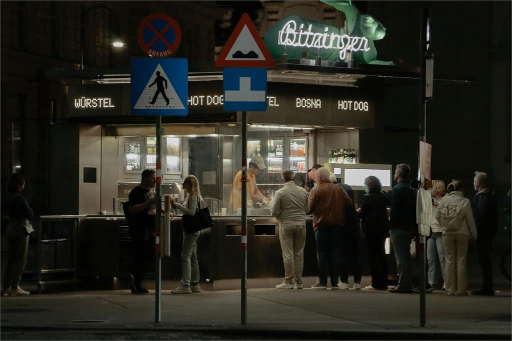 3寶媽獨撐整間漢堡王「超過12小時」!辛酸畫面曝14萬人力挺:該升職加薪