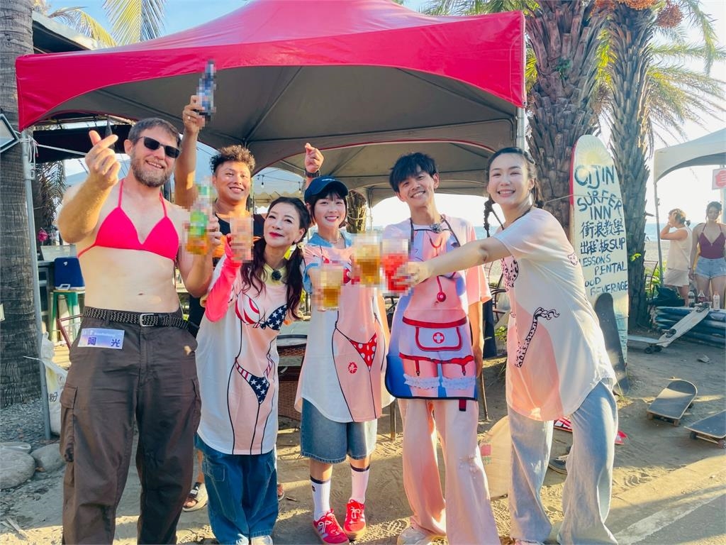 為美酒喝到飽拚了!60歲楊繡惠借籃籃比基尼大秀「花甲s曲線」全網驚呆