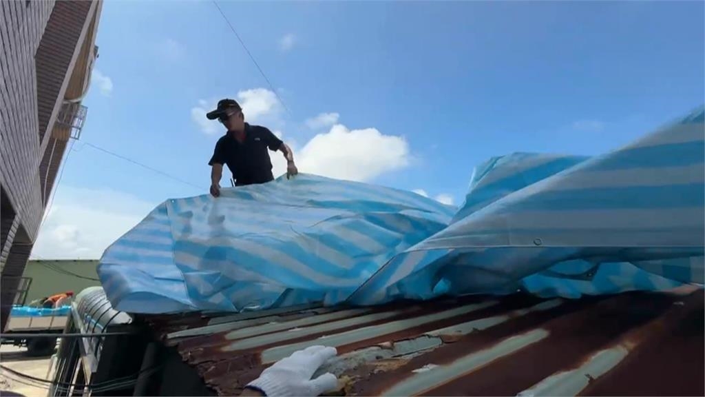 丹娜絲颱風重創台南七股　義工團隊相互號召入災區修繕