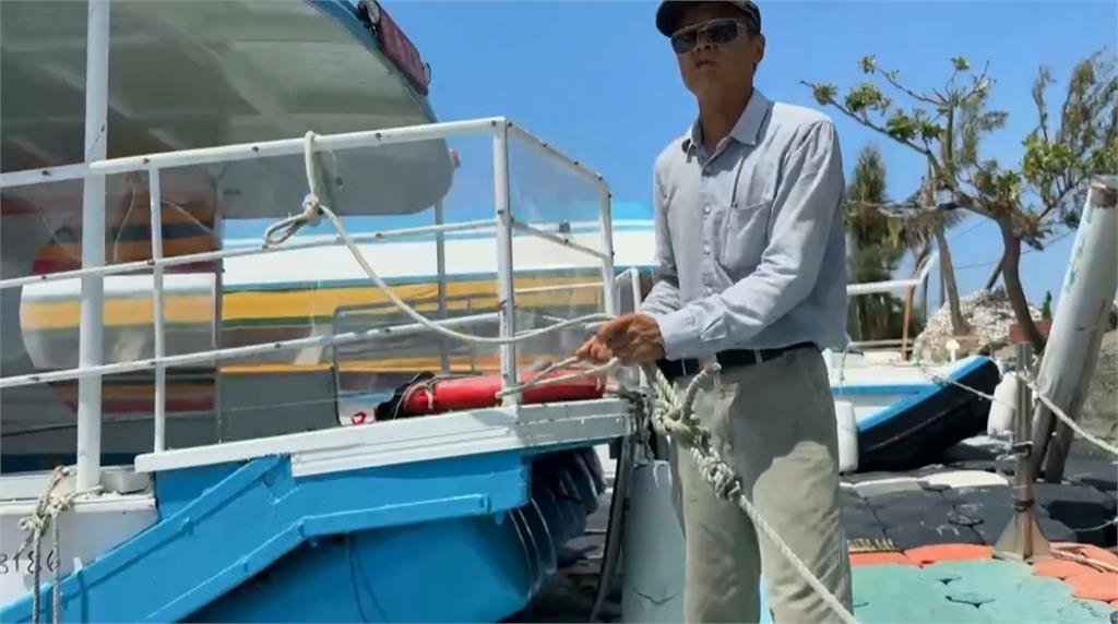 丹娜絲颱風重創台南七股 義工團隊相互號召入災區修繕