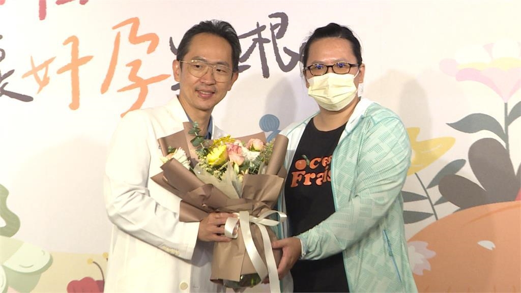 歷經五次試管失敗　34歲女調整子宮菌相成功產子