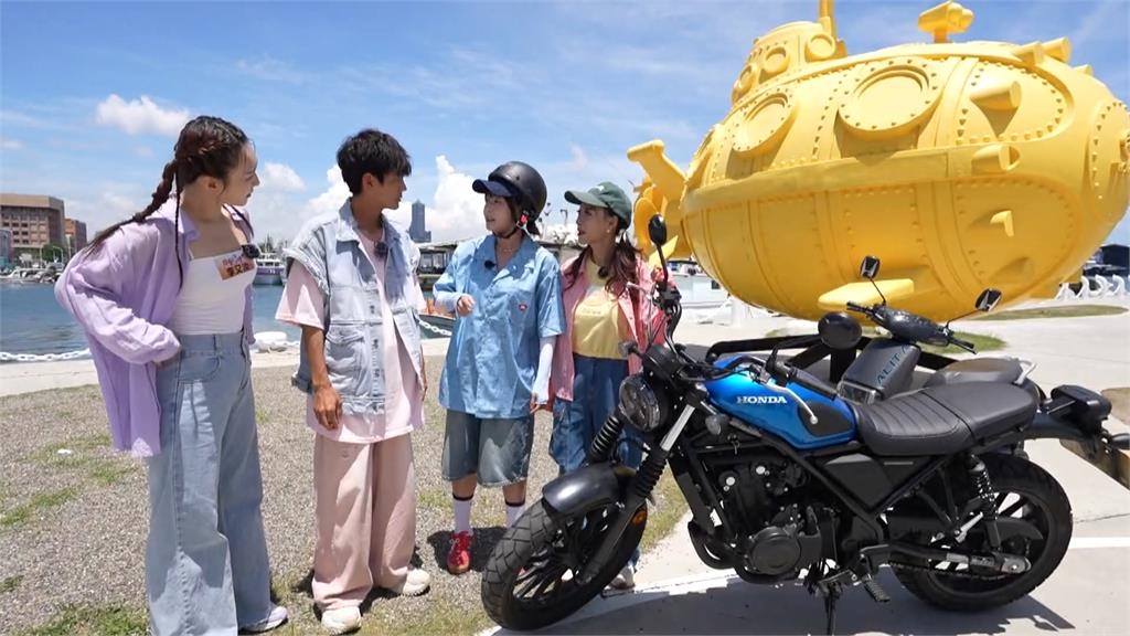 化身一日洗船職人 主持人持強力水柱槍去除藤壺