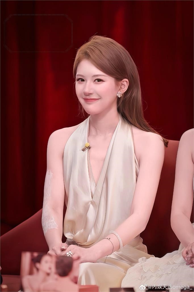 趙露思回應整形爭議坦言「一直在變美」 直播驚見手臂「大片白粉」嚇壞粉絲