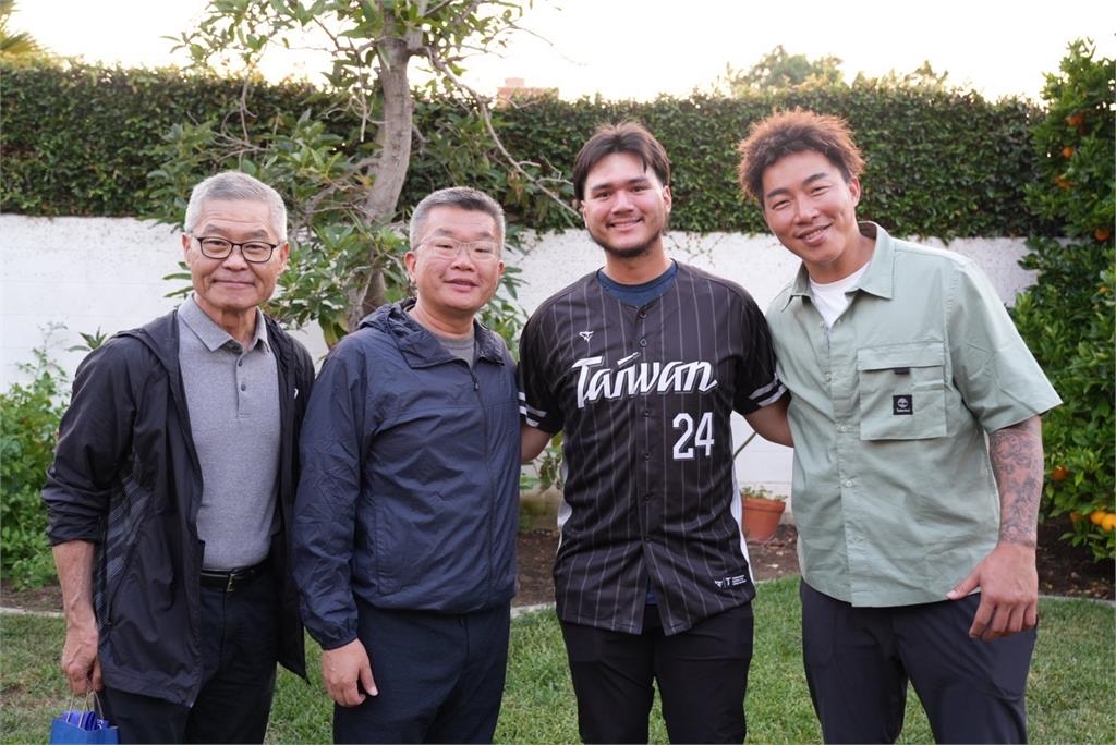 經典賽(影)/費仔、龍仔強烈意願效力台灣隊!卡仔無緣仍錄影片感謝台灣球迷支持