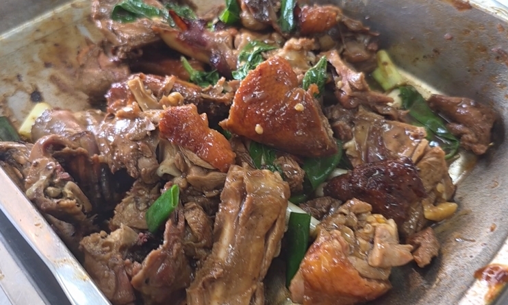 就要這一味！97歲老翁騎代步車「遠征16公里」　為買名店烤鴨款待好友