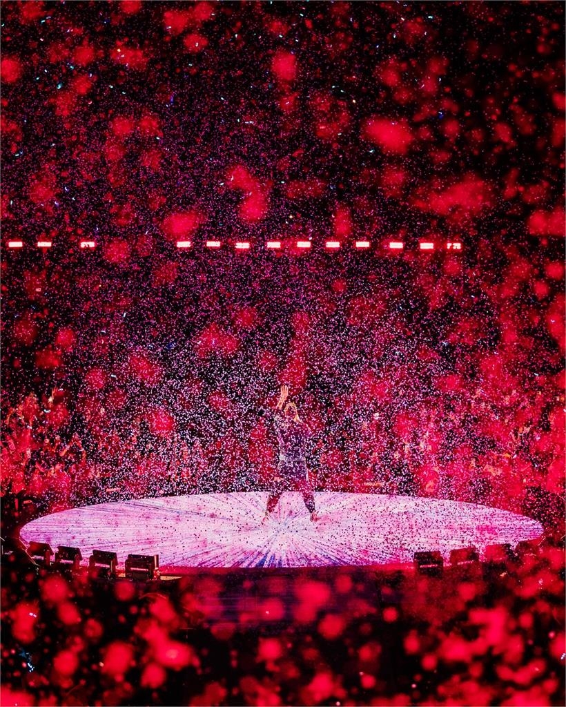 Coldplay演唱會成「大型抓姦」現場!「CEO環抱人資全被拍」已婚雙殺網笑翻