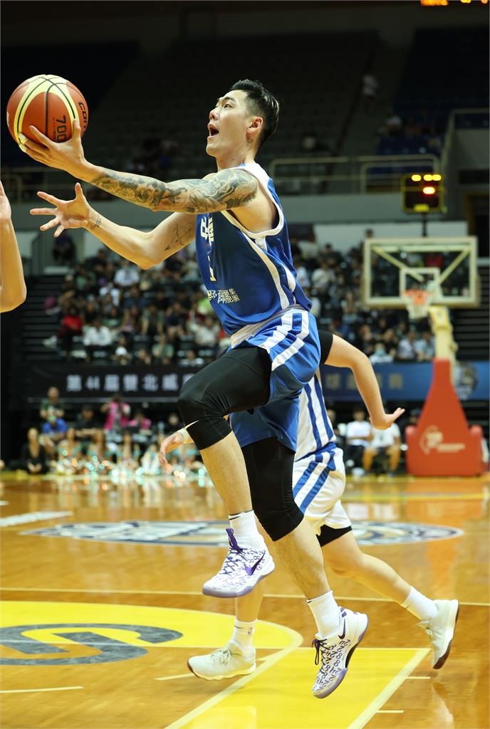 瓊斯盃／「台灣英雄」劉錚社群發出膝傷照！對自己喊話：繼續戰鬥