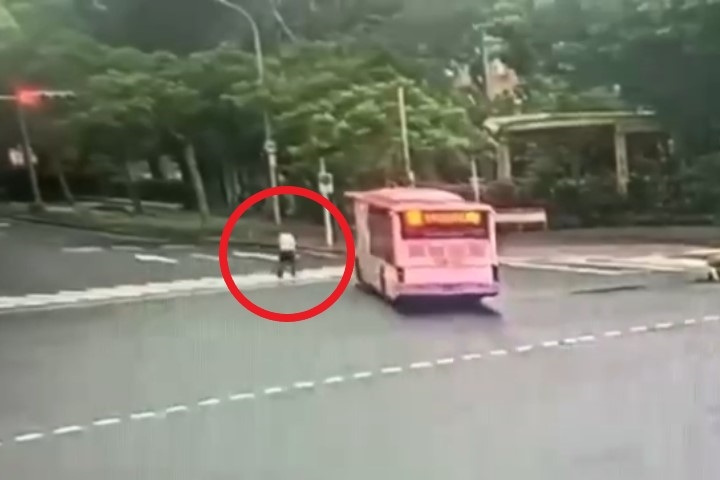 名醫命喪公車輪反遭怪「沒看路」！粉專憶2年前慘劇轟「1類人」：亂鼓吹快速行