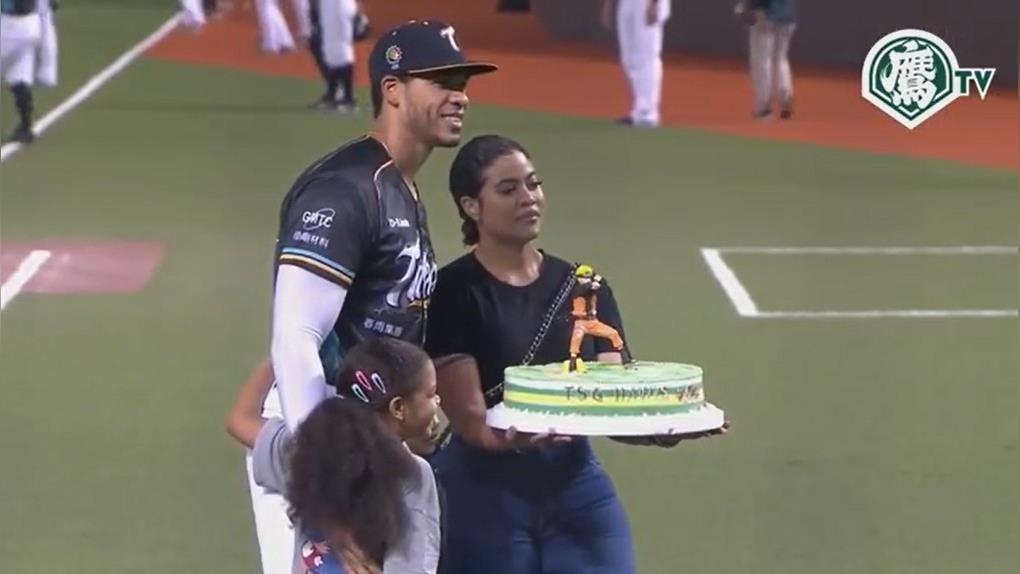 魔鷹太太伊莉莎白機上無呼吸心跳猝逝　魔鷹慟退明星賽