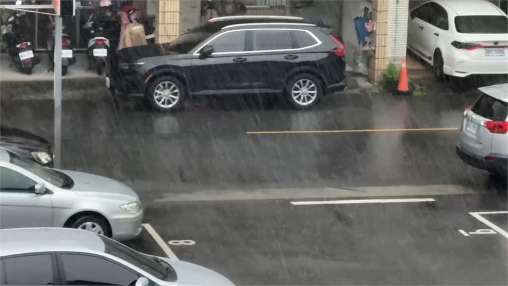 輕颱薇帕暴風圈中午最近台 南北強風、東部豪雨