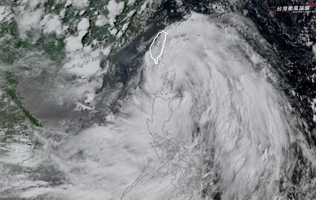 颱風薇帕「暴風圈沒觸陸」別輕忽！吸飽水氣「環流龐大」強降雨紫爆區曝