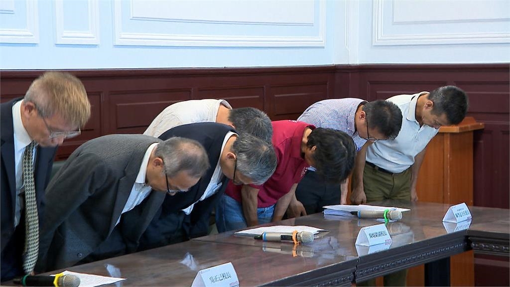 台師大13人致歉!周台英「4度鞠躬」 哽咽:請接受我的道歉