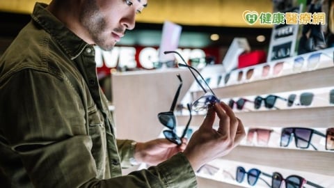 不只皮膚！眼睛也要防曬　醫授太陽眼鏡「3個挑選關鍵」