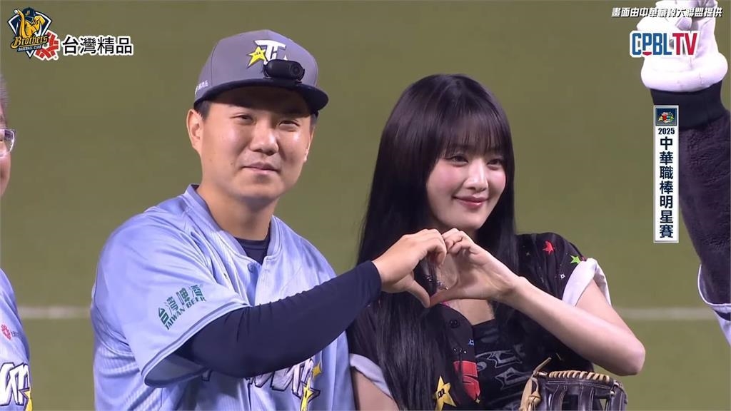 中職(影)／和i-dle Minnie比愛心！全場暴動：為什麼江坤宇可以？