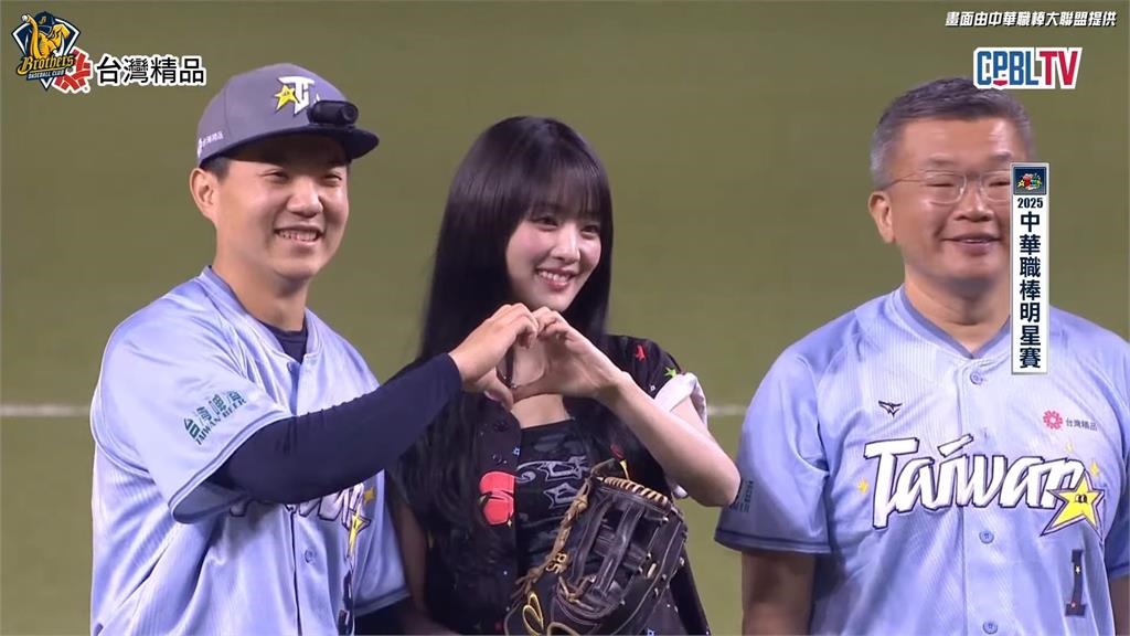 中職(影)/和i-dle Minnie比愛心!全場暴動:為什麼江坤宇可以?