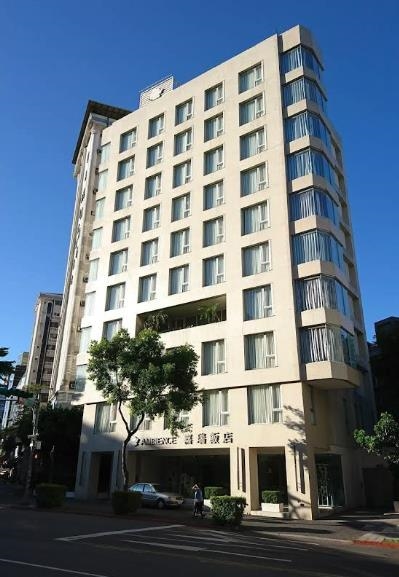 落地窗100%透明「激烈衝撞片」全肉色！台北喜瑞飯店「改了」網竟哀嚎