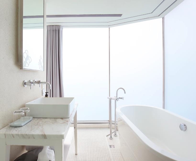 落地窗100%透明「肉色衝撞片」被看光！台北喜瑞飯店「改了」網竟哀嚎