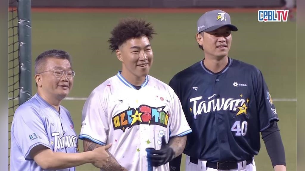 中職(影)／郭泓志放並肩背影謝建仔！《蒲公英的約定》逼哭球迷勾起半夜看球回憶