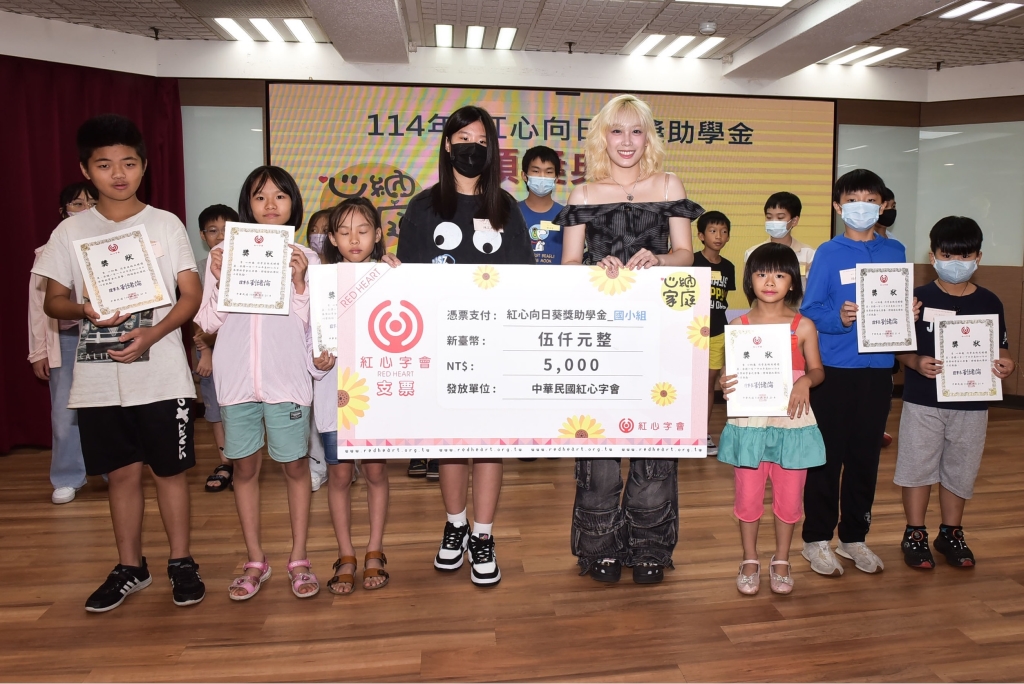 BIDO曾愷妤「退團幻藍小熊」現況曝光!任頒獎大使獻聲清寒學童