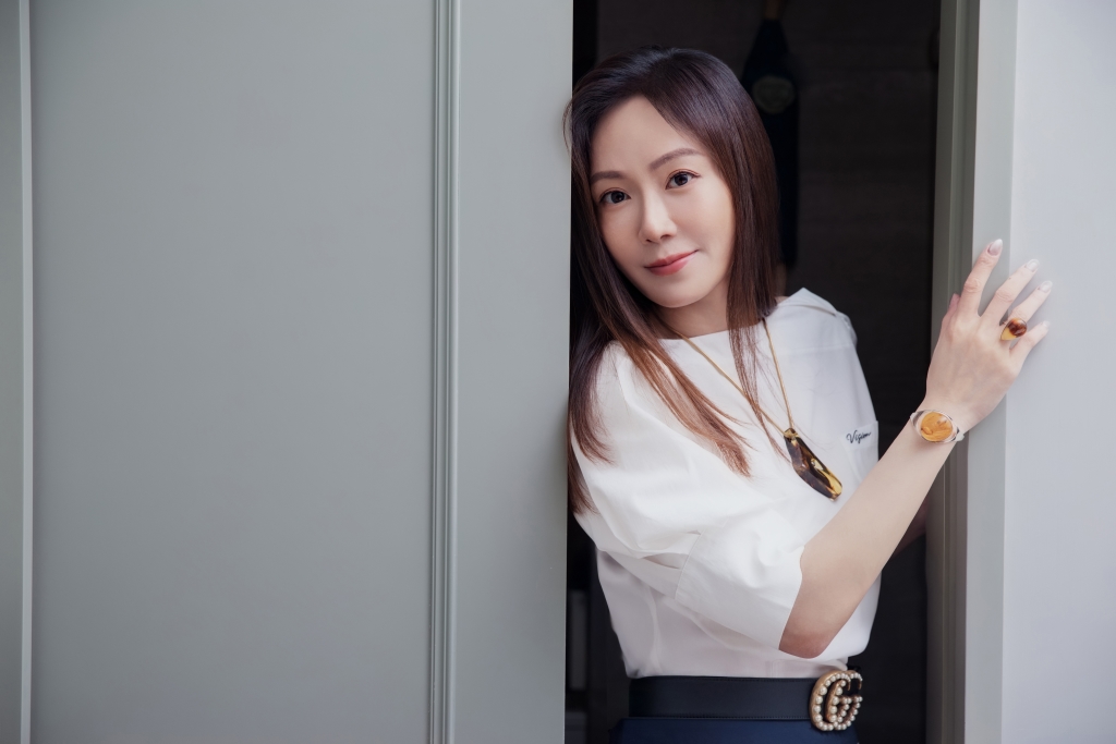 尹馨拍鬼片意外頻傳！ 忘了片場「不要坐角落」驚動工作人員 後果曝光
