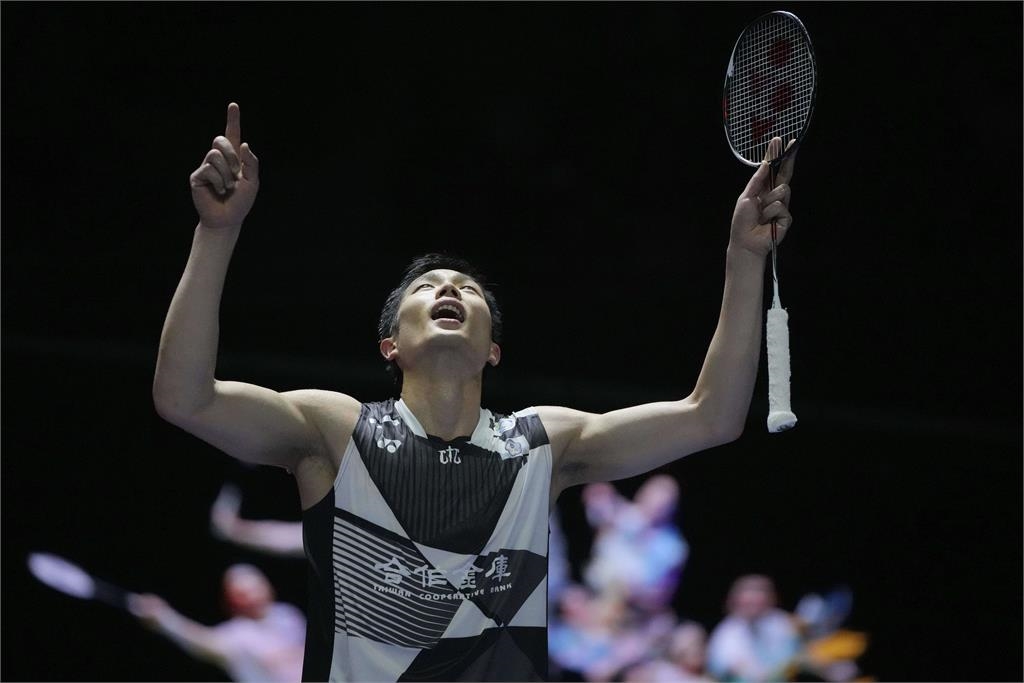 羽球/最熟悉的天敵!周天成中國賽男單首輪擊敗王子維 寫「天王內戰」13連勝