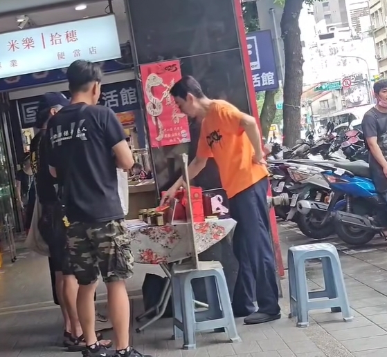 《楚留香》無花和尚台北擺攤!「從銀幕走向街頭」眭澔平出面相挺掀熱議
