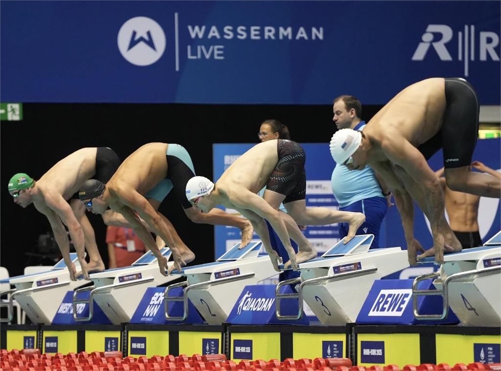 世大運／差0.01秒驚險壓線晉級！「台灣蝶王」王冠閎晉級100蝶決賽