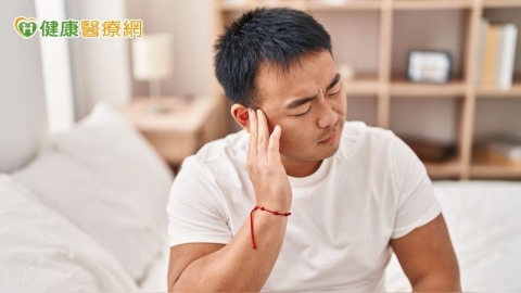 耳朵竟然也有關節炎！咀嚼大笑都會痛　小心「顳顎關節炎」4警訊