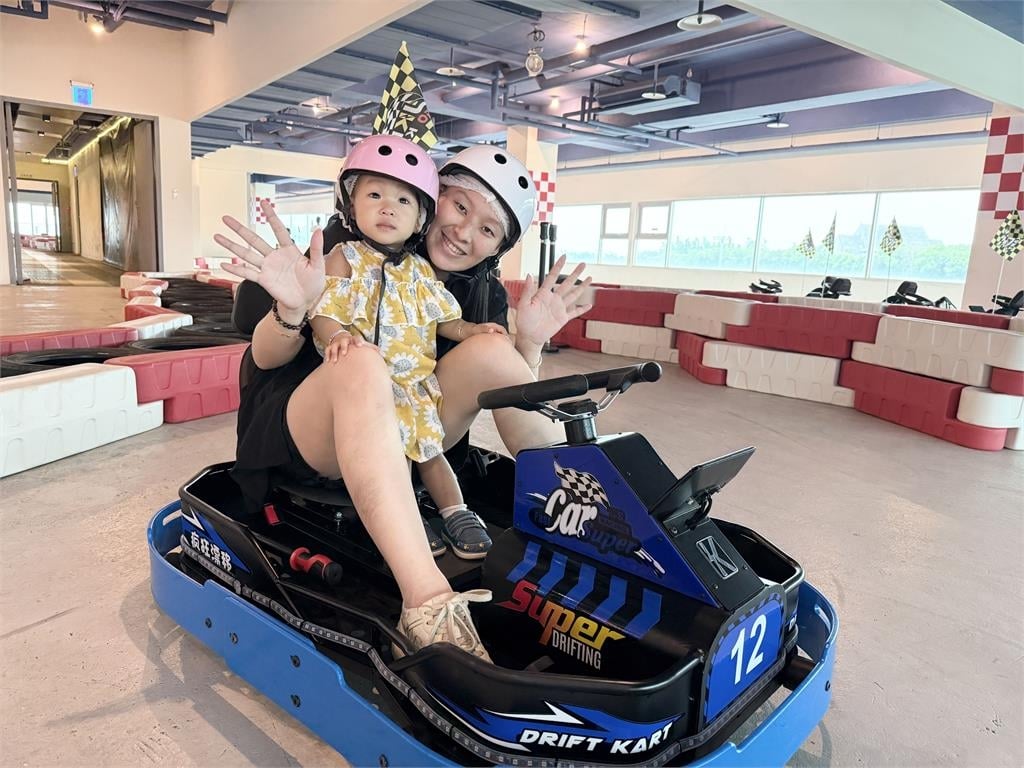 暑假親子出遊新選擇！麗寶國際賽車場推「甩尾車、小小卡丁車」體驗