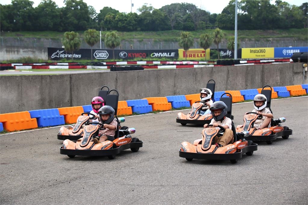 暑假親子出遊新選擇！麗寶國際賽車場推「甩尾車、小小卡丁車」體驗