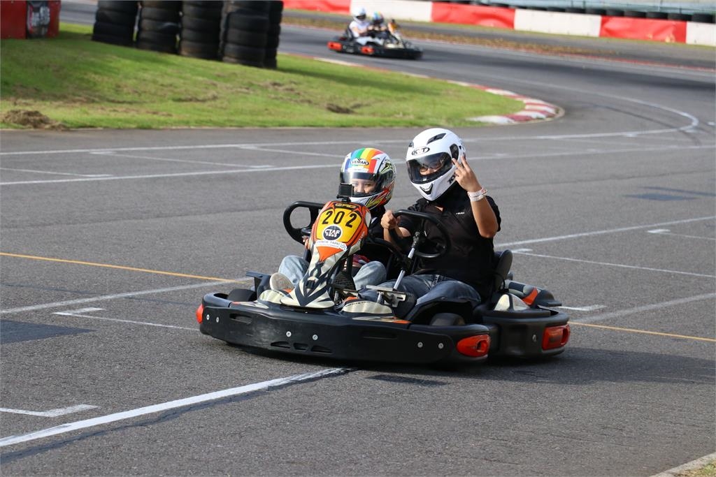 暑假親子出遊新選擇！麗寶國際賽車場推「甩尾車、小小卡丁車」體驗