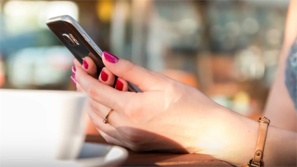 看見來電顯示會焦慮？不接電話「2大原因」掀全場共鳴：超過5分鐘就不耐煩